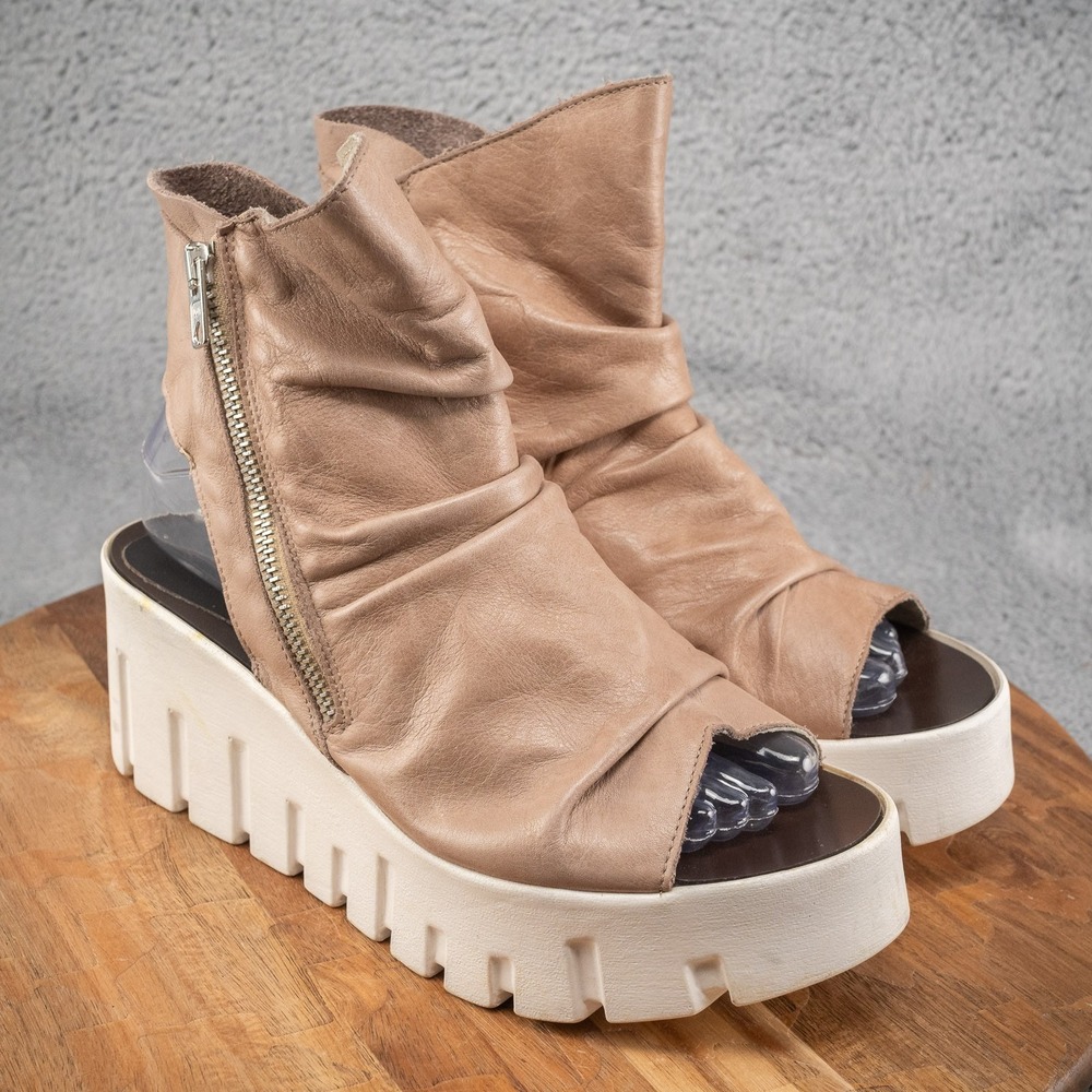 Frankie Segal Gabrielle Michel Brown Leather Platform 39